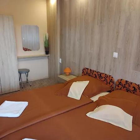 Fiesta Apartman Miskolc Exterior photo
